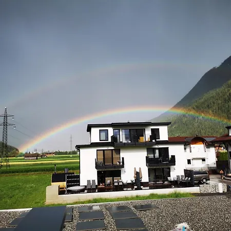 Deluxe Mit Whirlpool Und Fasssauna